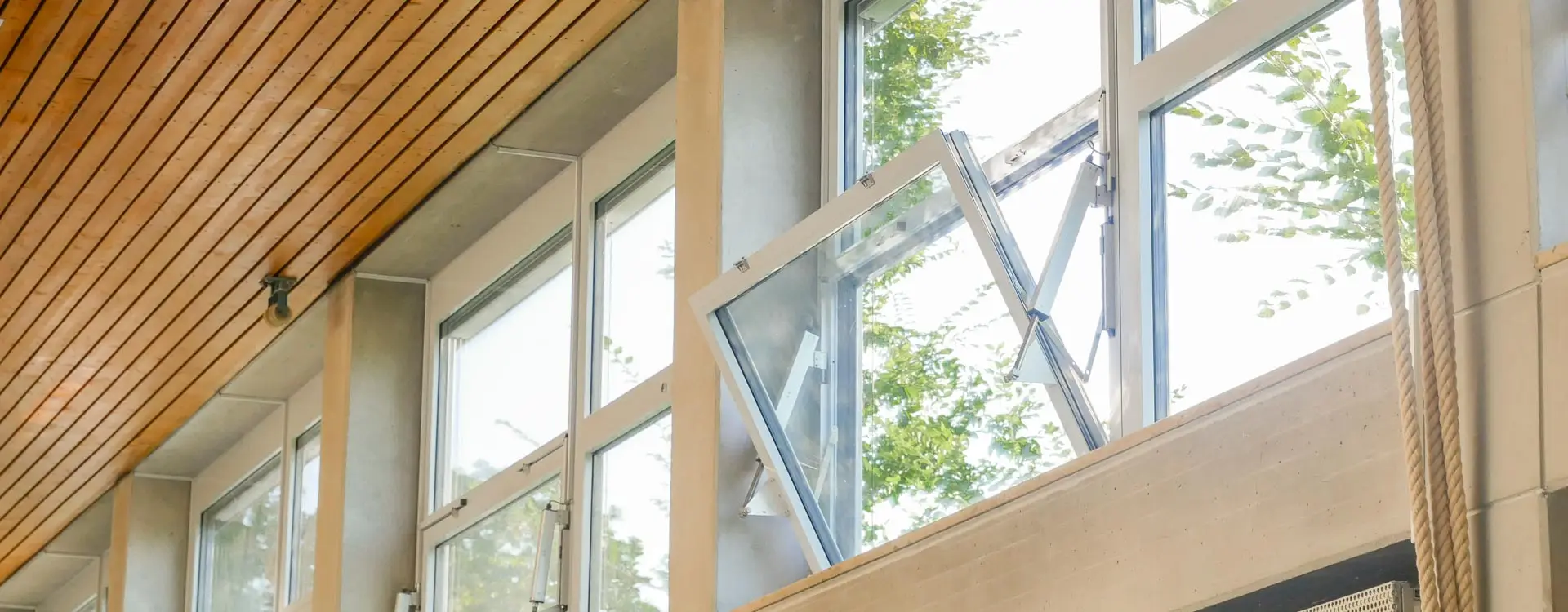 Fenster in der Turnhalle